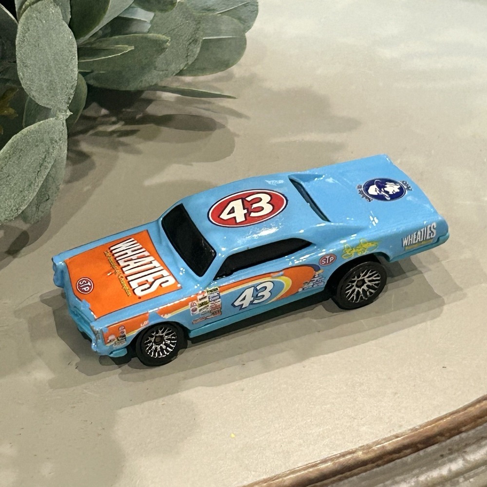 2003 Hot Wheels 67 Pontiac GTO Diecast Car Blue Wheaties Petty Tribute Cereal